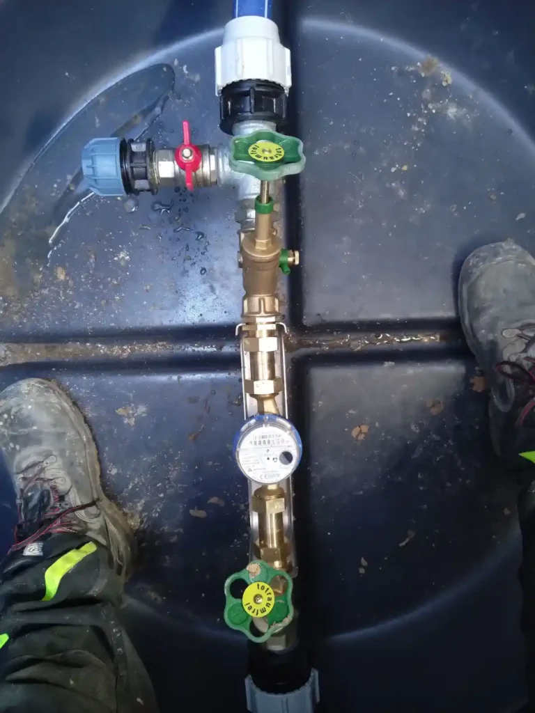 Zakończone prace instalacyjne – gotowa studzienka wodomierzowa i bezpieczne przyłącze wod-kan w Puławach.